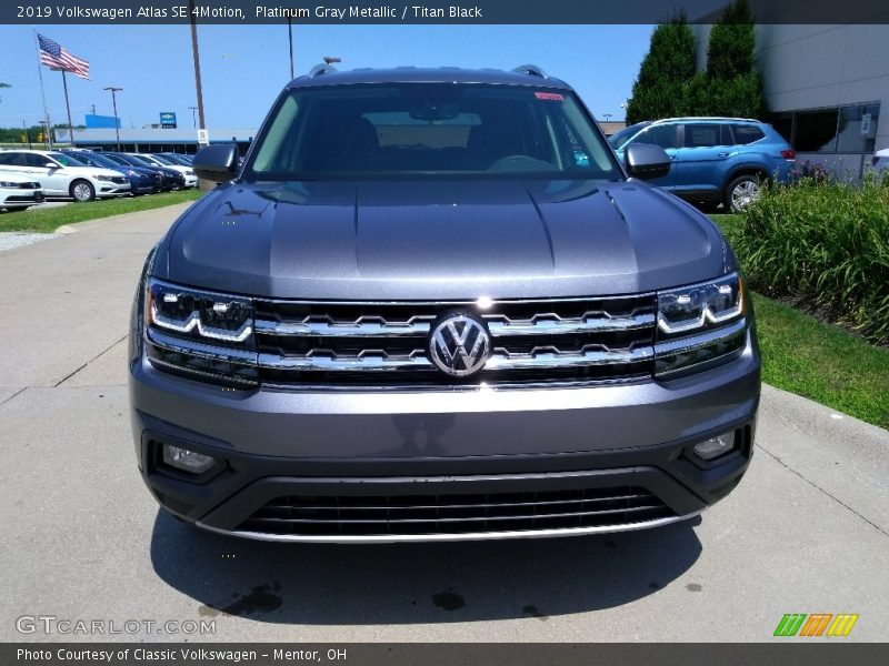 Platinum Gray Metallic / Titan Black 2019 Volkswagen Atlas SE 4Motion