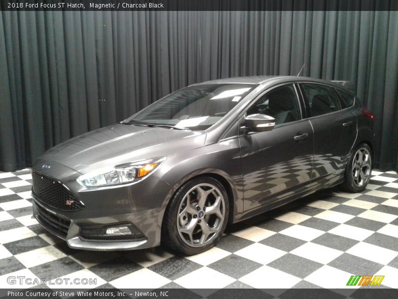 Magnetic / Charcoal Black 2018 Ford Focus ST Hatch