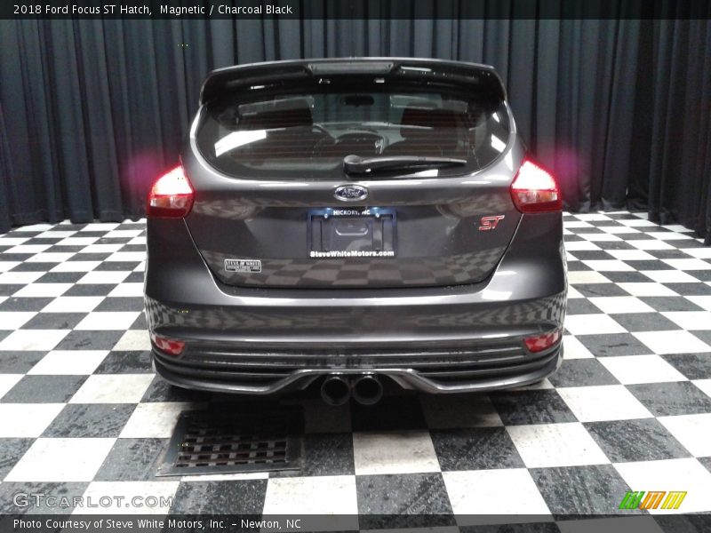 Magnetic / Charcoal Black 2018 Ford Focus ST Hatch