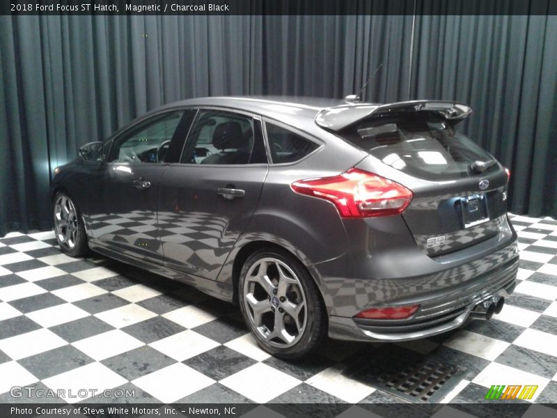 Magnetic / Charcoal Black 2018 Ford Focus ST Hatch