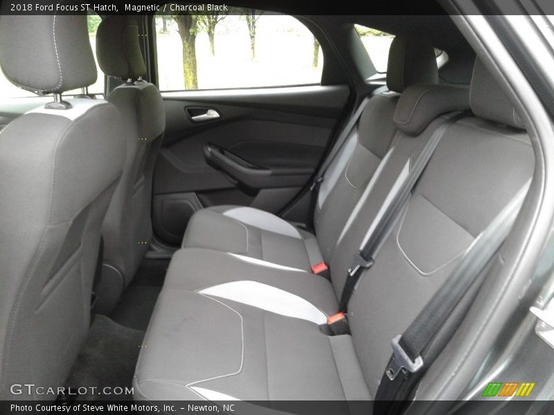 Magnetic / Charcoal Black 2018 Ford Focus ST Hatch