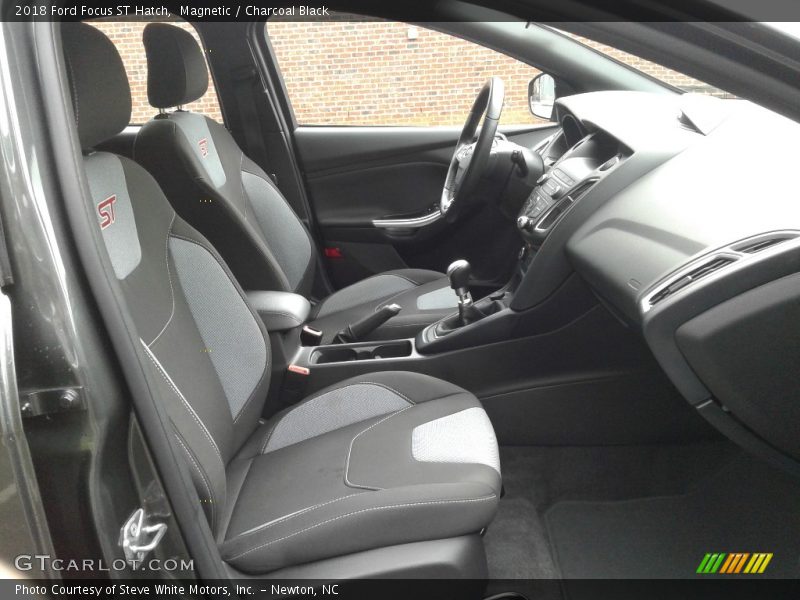 Magnetic / Charcoal Black 2018 Ford Focus ST Hatch