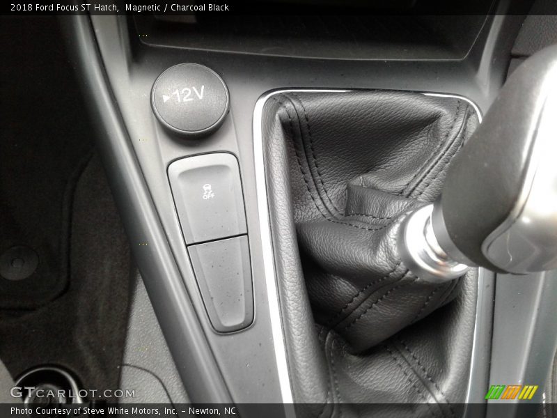 Magnetic / Charcoal Black 2018 Ford Focus ST Hatch