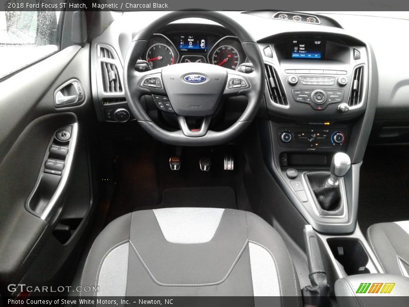 Magnetic / Charcoal Black 2018 Ford Focus ST Hatch