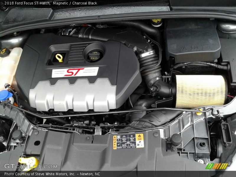 Magnetic / Charcoal Black 2018 Ford Focus ST Hatch