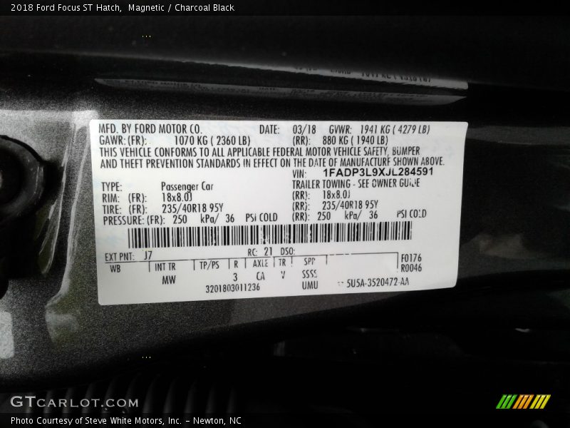 Magnetic / Charcoal Black 2018 Ford Focus ST Hatch