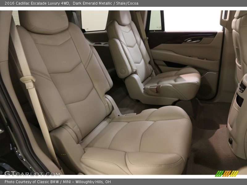 Dark Emerald Metallic / Shale/Cocoa 2016 Cadillac Escalade Luxury 4WD