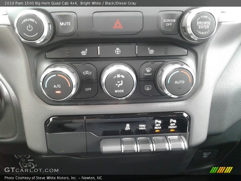 Bright White / Black/Diesel Gray 2019 Ram 1500 Big Horn Quad Cab 4x4
