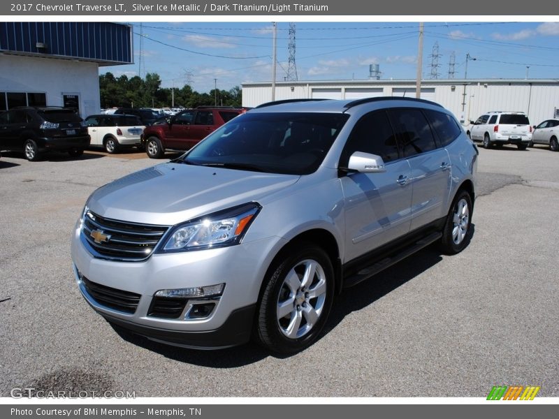 Silver Ice Metallic / Dark Titanium/Light Titanium 2017 Chevrolet Traverse LT
