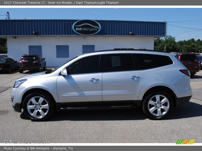 Silver Ice Metallic / Dark Titanium/Light Titanium 2017 Chevrolet Traverse LT