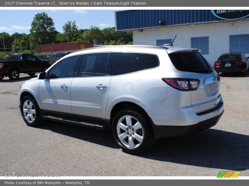 Silver Ice Metallic / Dark Titanium/Light Titanium 2017 Chevrolet Traverse LT
