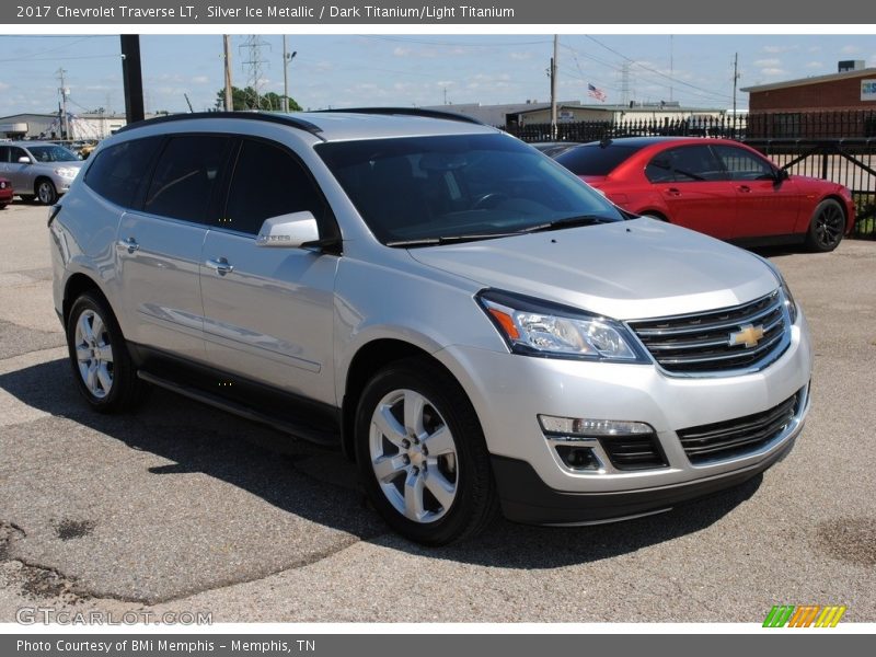 Silver Ice Metallic / Dark Titanium/Light Titanium 2017 Chevrolet Traverse LT