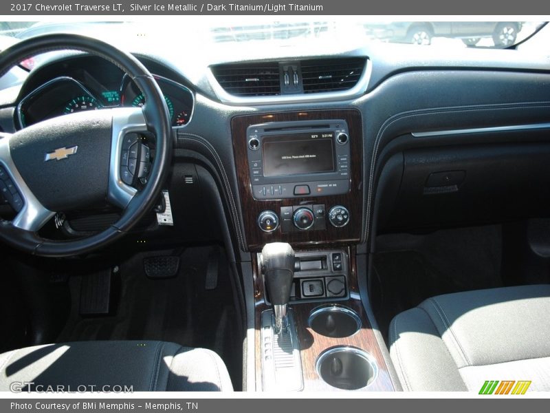 Silver Ice Metallic / Dark Titanium/Light Titanium 2017 Chevrolet Traverse LT