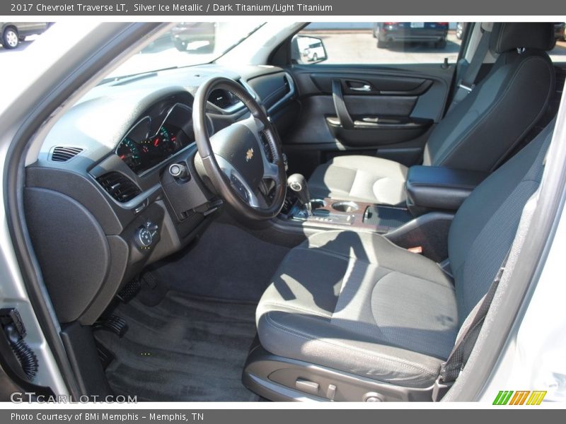Silver Ice Metallic / Dark Titanium/Light Titanium 2017 Chevrolet Traverse LT