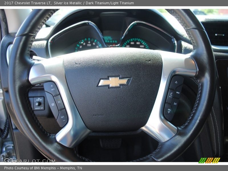 Silver Ice Metallic / Dark Titanium/Light Titanium 2017 Chevrolet Traverse LT