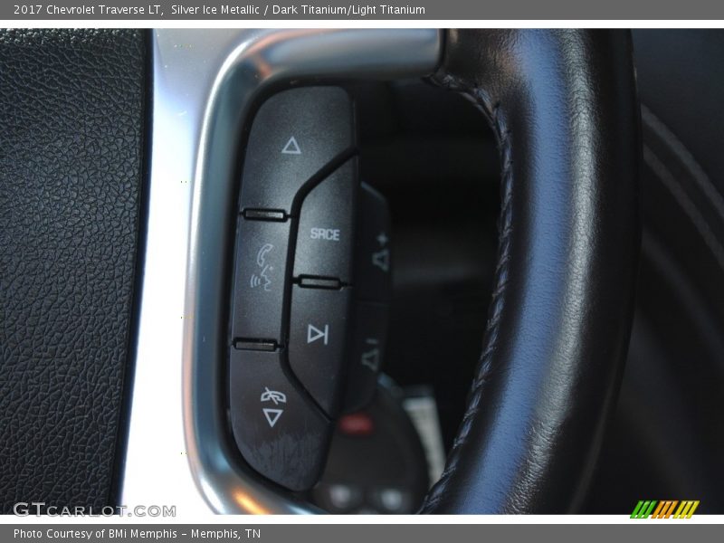 Silver Ice Metallic / Dark Titanium/Light Titanium 2017 Chevrolet Traverse LT