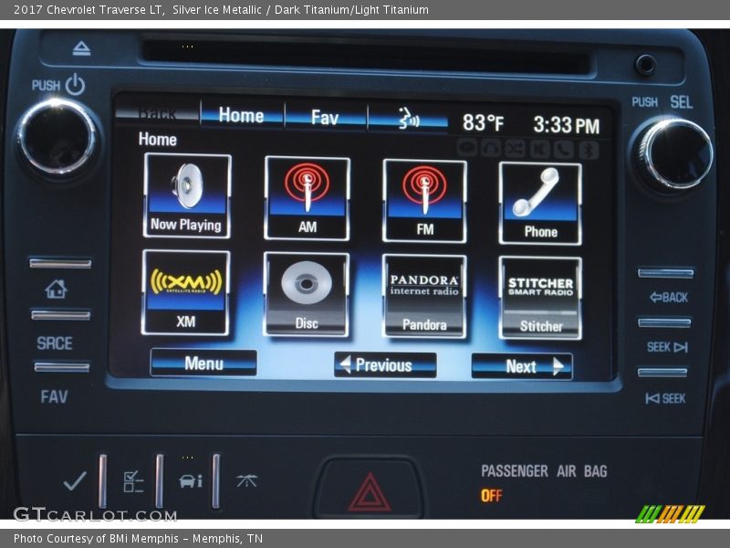 Silver Ice Metallic / Dark Titanium/Light Titanium 2017 Chevrolet Traverse LT