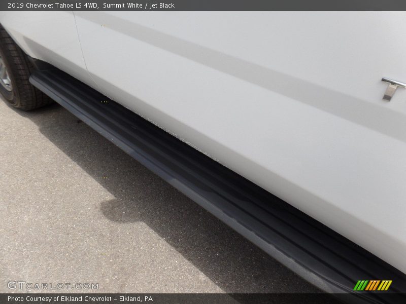 Summit White / Jet Black 2019 Chevrolet Tahoe LS 4WD
