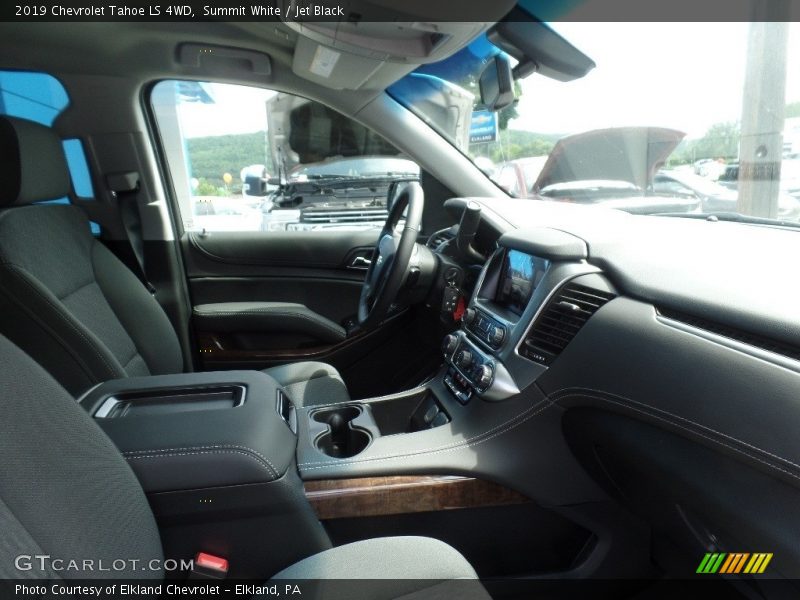 Summit White / Jet Black 2019 Chevrolet Tahoe LS 4WD