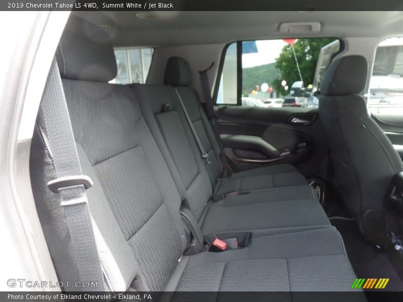 Summit White / Jet Black 2019 Chevrolet Tahoe LS 4WD