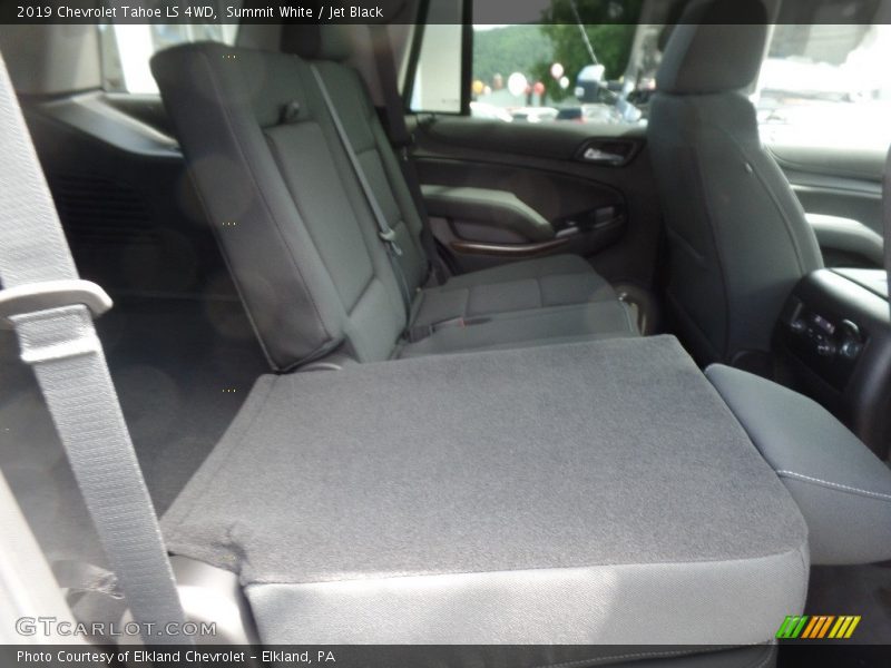 Summit White / Jet Black 2019 Chevrolet Tahoe LS 4WD