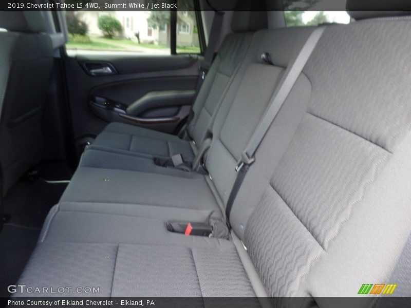 Summit White / Jet Black 2019 Chevrolet Tahoe LS 4WD