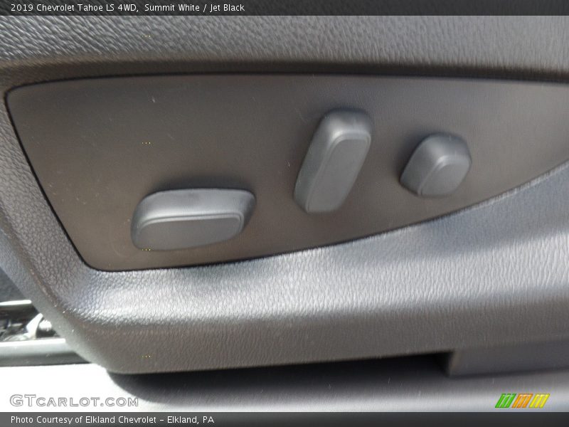 Summit White / Jet Black 2019 Chevrolet Tahoe LS 4WD