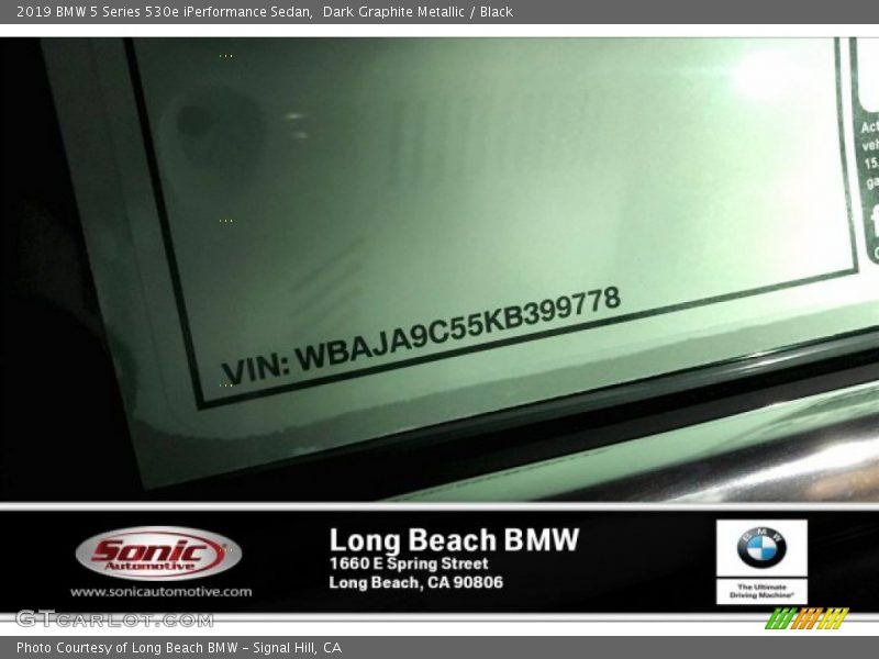 Dark Graphite Metallic / Black 2019 BMW 5 Series 530e iPerformance Sedan