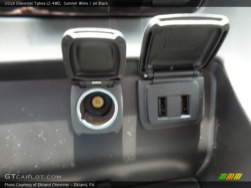 Summit White / Jet Black 2019 Chevrolet Tahoe LS 4WD