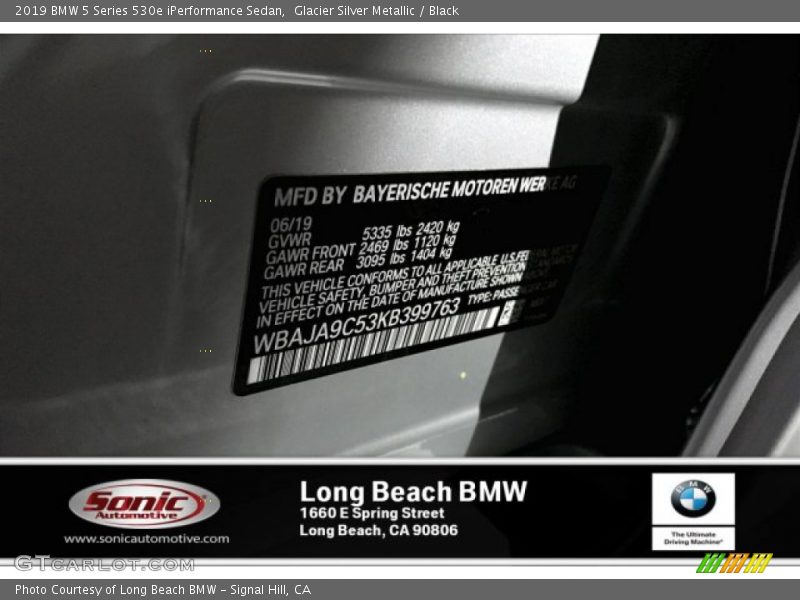 Glacier Silver Metallic / Black 2019 BMW 5 Series 530e iPerformance Sedan