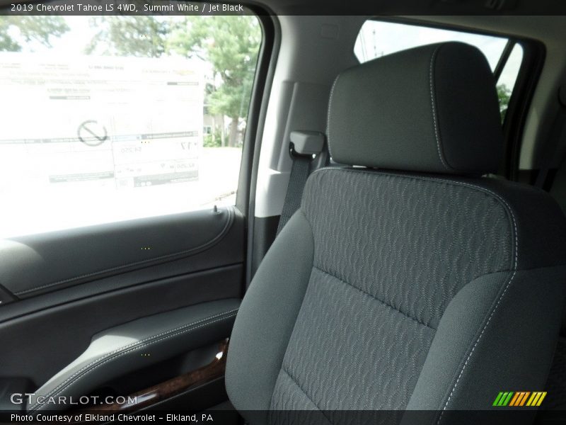 Summit White / Jet Black 2019 Chevrolet Tahoe LS 4WD