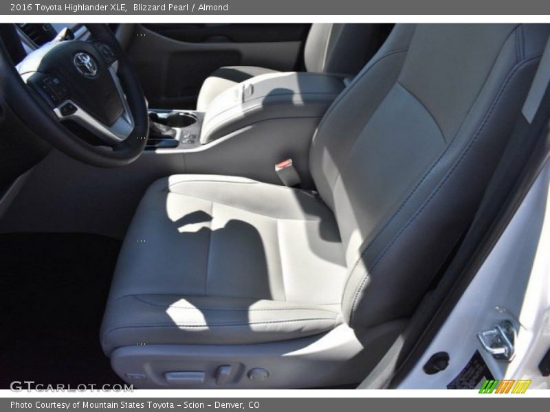 Blizzard Pearl / Almond 2016 Toyota Highlander XLE