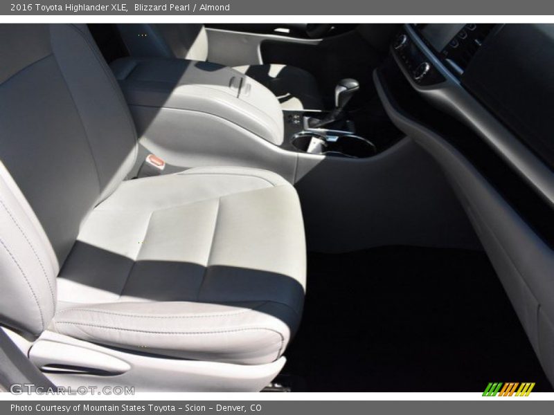 Blizzard Pearl / Almond 2016 Toyota Highlander XLE