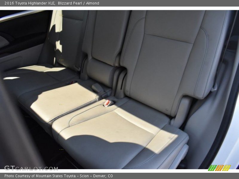 Blizzard Pearl / Almond 2016 Toyota Highlander XLE