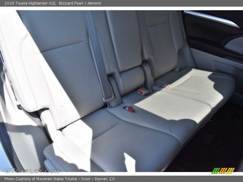 Blizzard Pearl / Almond 2016 Toyota Highlander XLE