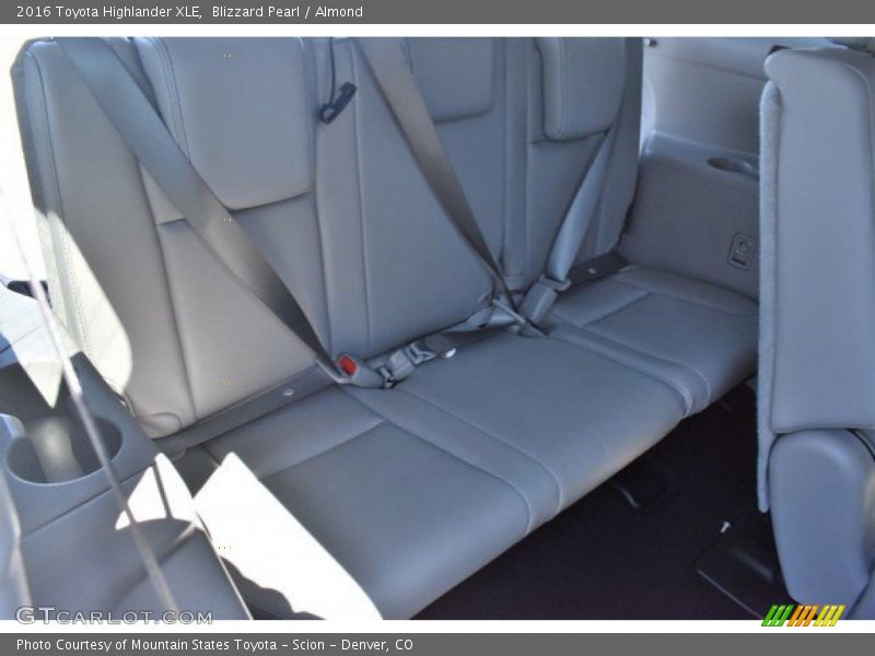 Blizzard Pearl / Almond 2016 Toyota Highlander XLE