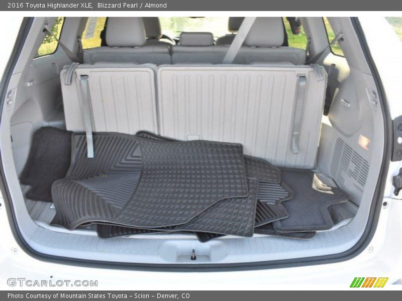 Blizzard Pearl / Almond 2016 Toyota Highlander XLE