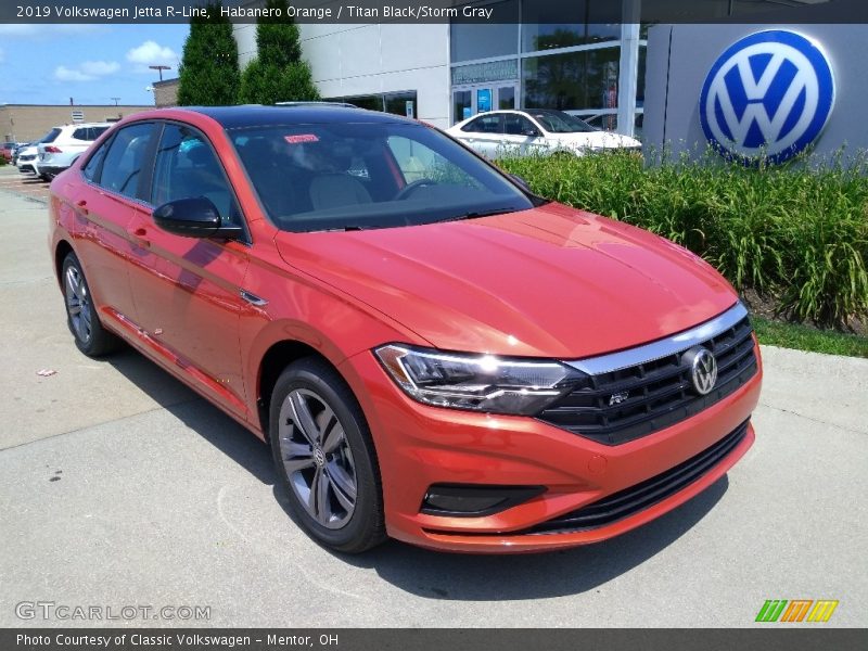 Front 3/4 View of 2019 Jetta R-Line