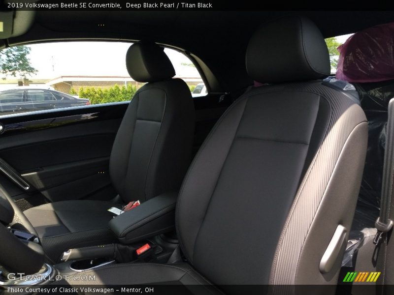 Deep Black Pearl / Titan Black 2019 Volkswagen Beetle SE Convertible