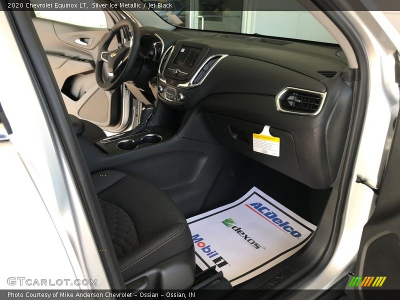 Silver Ice Metallic / Jet Black 2020 Chevrolet Equinox LT