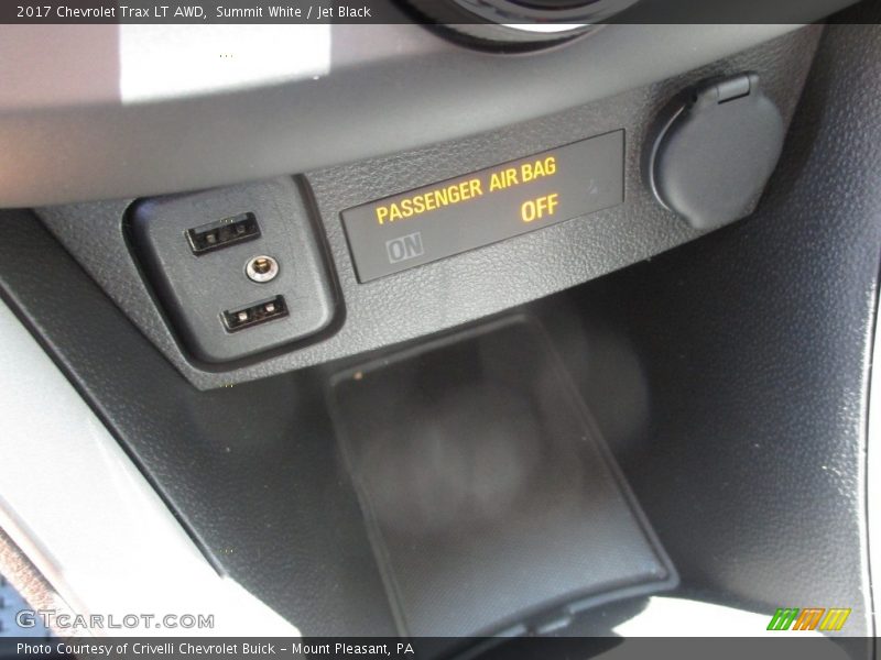 Summit White / Jet Black 2017 Chevrolet Trax LT AWD