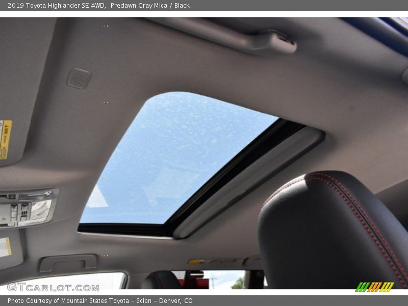 Predawn Gray Mica / Black 2019 Toyota Highlander SE AWD