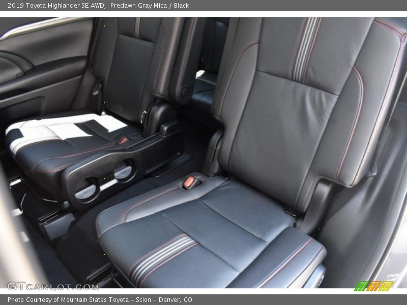 Predawn Gray Mica / Black 2019 Toyota Highlander SE AWD