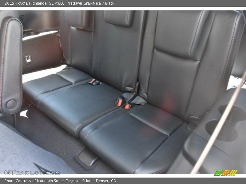 Predawn Gray Mica / Black 2019 Toyota Highlander SE AWD