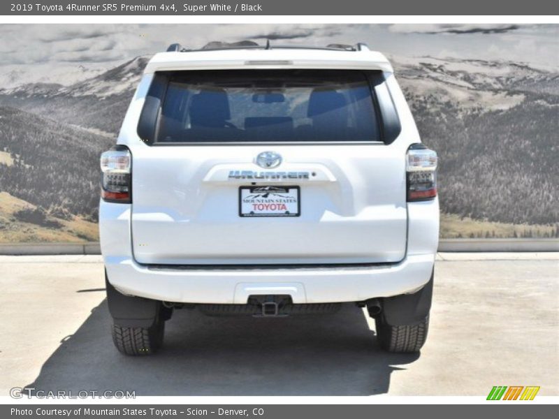 Super White / Black 2019 Toyota 4Runner SR5 Premium 4x4