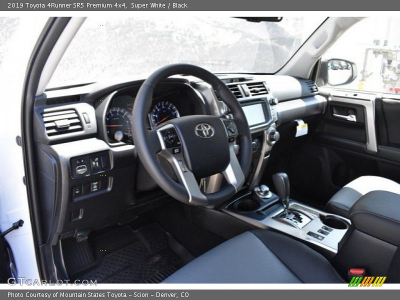 Super White / Black 2019 Toyota 4Runner SR5 Premium 4x4