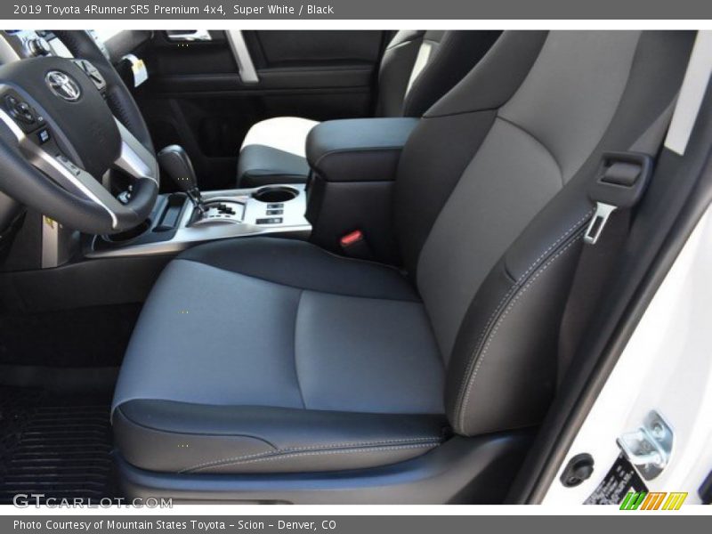 Super White / Black 2019 Toyota 4Runner SR5 Premium 4x4