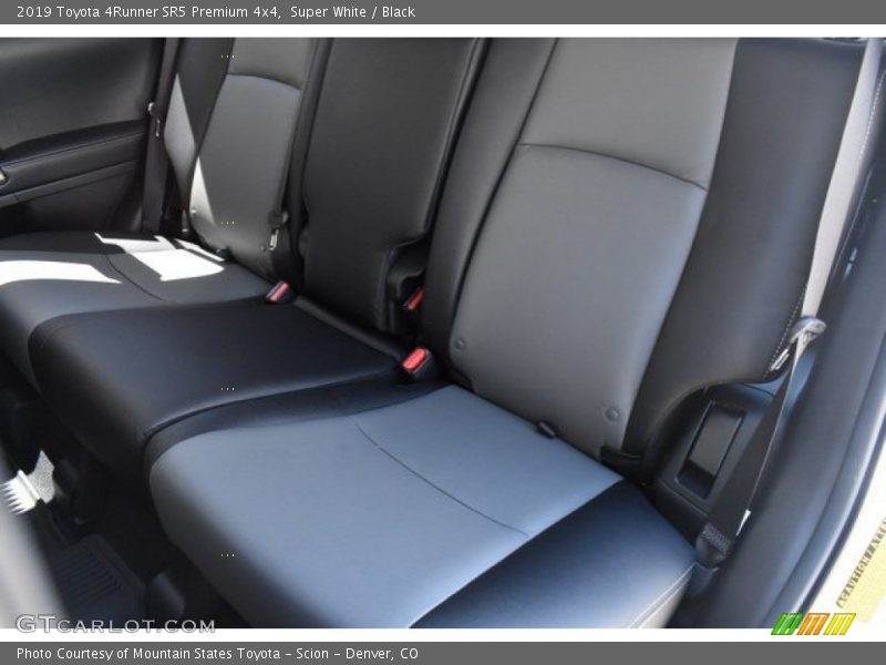 Super White / Black 2019 Toyota 4Runner SR5 Premium 4x4