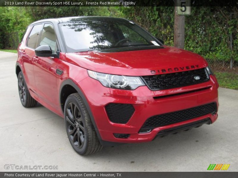 Front 3/4 View of 2019 Discovery Sport HSE Luxury