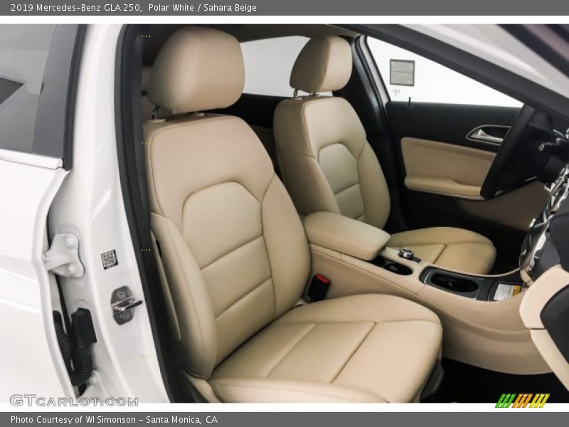 Polar White / Sahara Beige 2019 Mercedes-Benz GLA 250